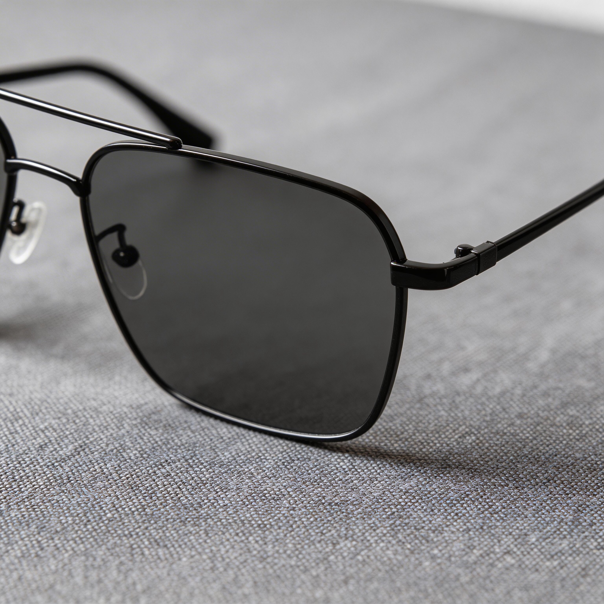 ✨ Sleek | Metal Frame | Urban Casual Style | Ideal for Trendsetters | Classic Grey Lenses