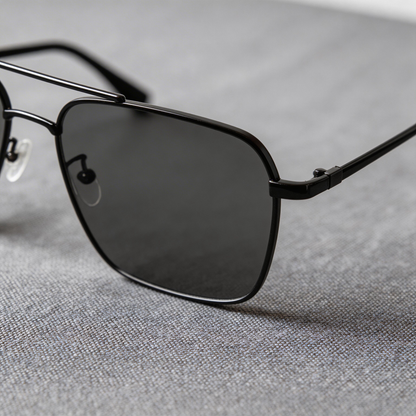 ✨ Sleek | Metal Frame | Urban Casual Style | Ideal for Trendsetters | Classic Grey Lenses